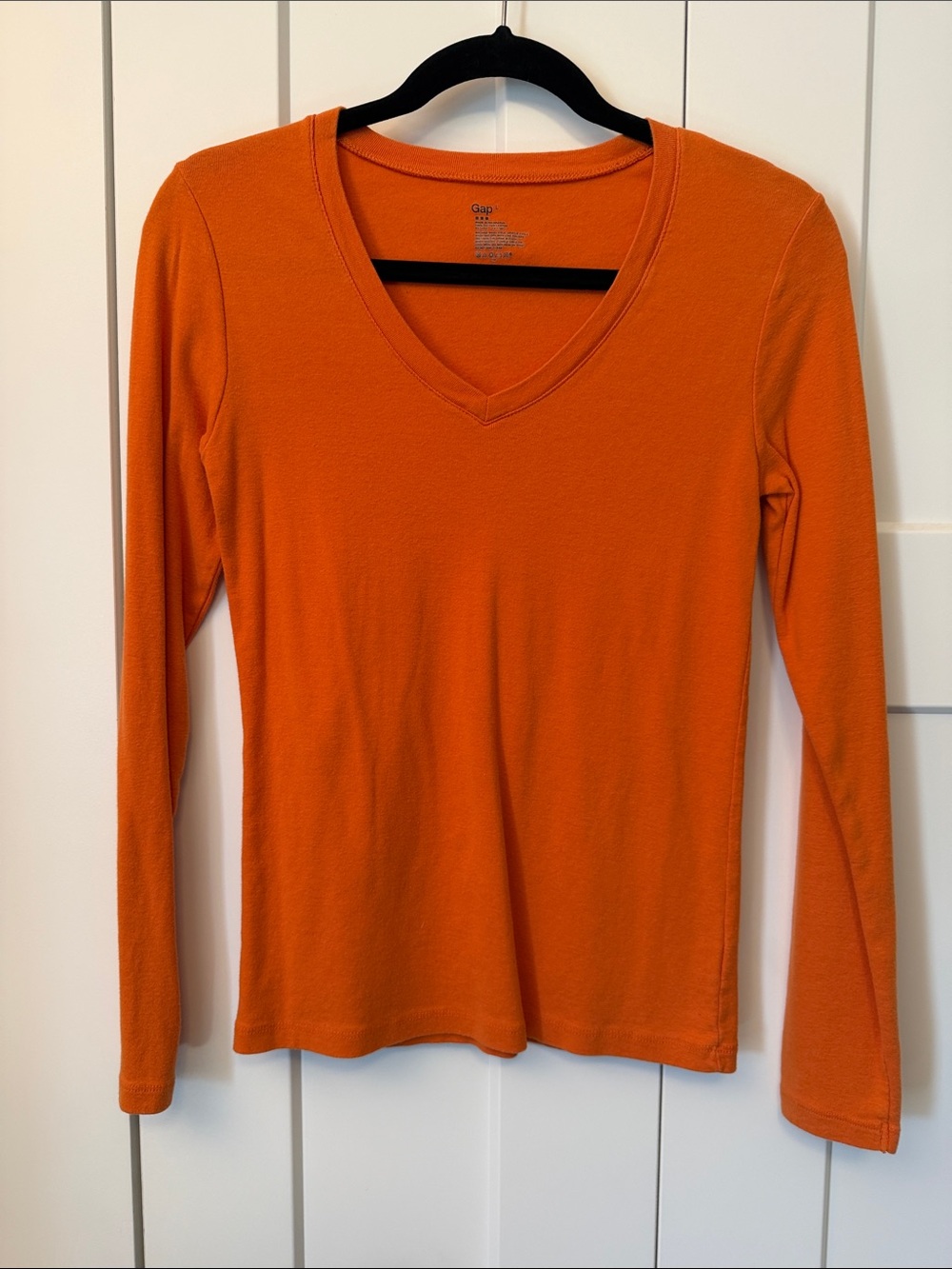 GAP Women's Long Sleeve V-Neck Top in Bright Orange